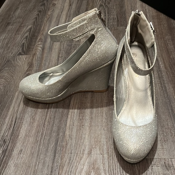 Dream Pairs by TOETOES Wedge Dress shoes Glitter Silver Size 10 STYLE NO: ASH-22 - Picture 2 of 4
